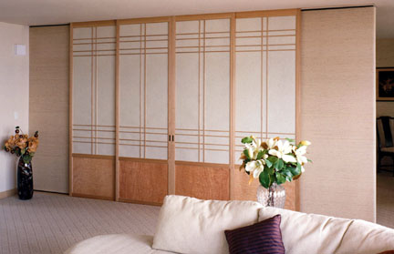 These tall shoji screens show a prairie style influence in the kumiko pattern.